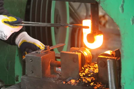 How Hot Forging with CNC Machining Improves Durability, Accuracy, and Efficiency？